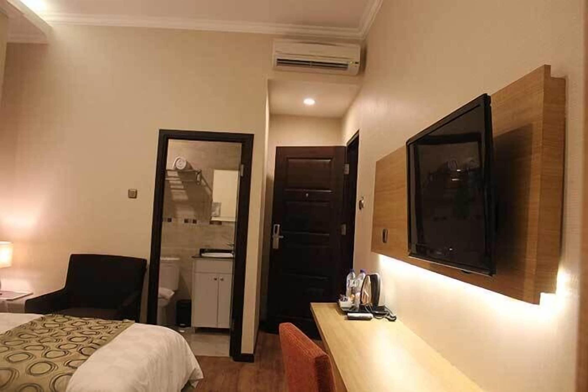 Fontana Hotel Jakarta Exterior photo